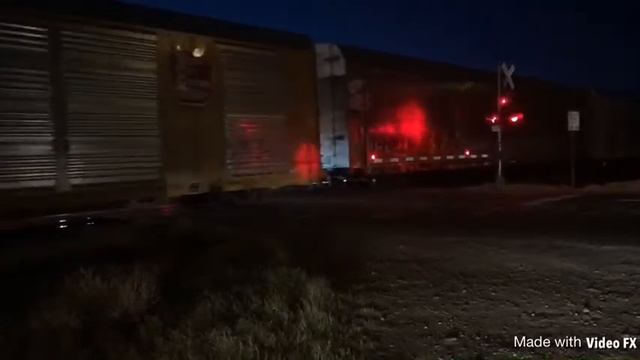 Up 4350 NB Leads Manifest Train In Laredo Tx. 4/26/19. смотреть онлайн
