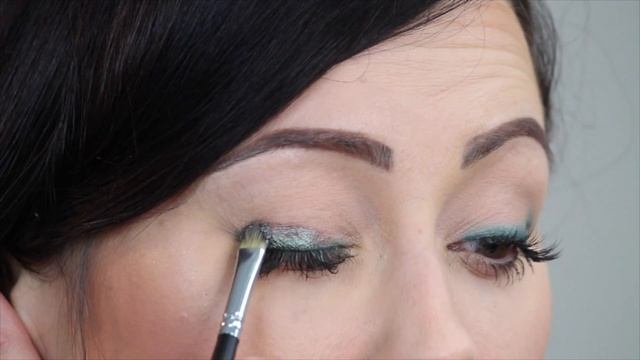 Beauty Bite: How to Foil Pigments | Makeup Geek смотреть онлайн