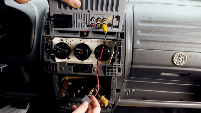 УСТАНОВКА 2DIN МАГНИТОЛЫ И КАМЕРЫ ЗАДНЕГО ВИДА СВОИМИ РУКАМИ. РАСПИНОВКА ISO РАЗЪЕМА . ПОДРОБНО! смотреть онлайн