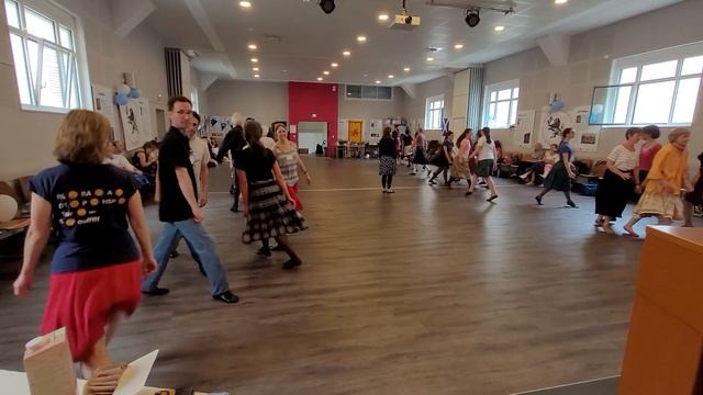 Eileen Watt's Reel - R32 3c lw - John Wilkinson 2005 (RSCDS Magazin Dances) смотреть онлайн