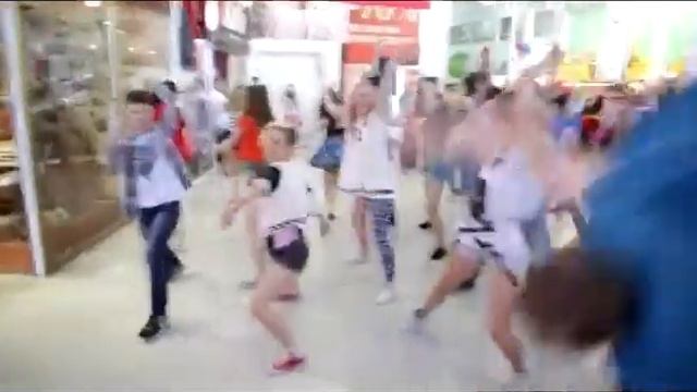 Комсомольск на Амуре 2015 флеш моб в БУМе "Живи здесь и сейчас". смотреть онлайн