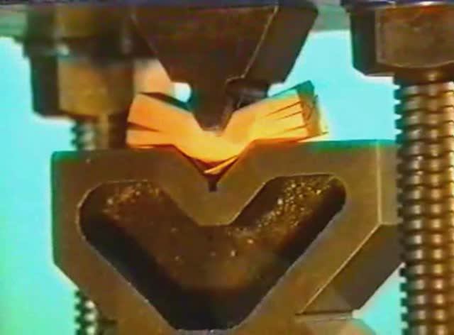 Физика. Опыты. Механика сплошных сред. Закон Паскаля. Гидравлический пресс смотреть онлайн