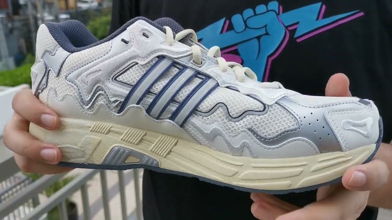 Bad Bunny x Adidas Response CL смотреть онлайн