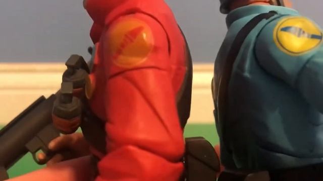 Meet the Soldier (action figures) NECA TF2 Soldier action figures review. смотреть онлайн