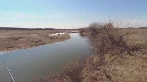 ЛОВЛЯ ПЛОТВЫ НА МАХОВУЮ УДОЧКУ. РЕЧКА ПЕРЕПЛЮЙКА РАЗДАЕТ РЫБУ