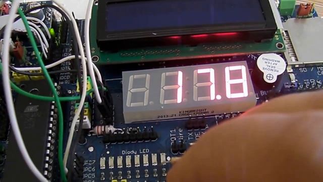 Termometr LED atmega32 wyświetlacz LED DS18B20 смотреть онлайн