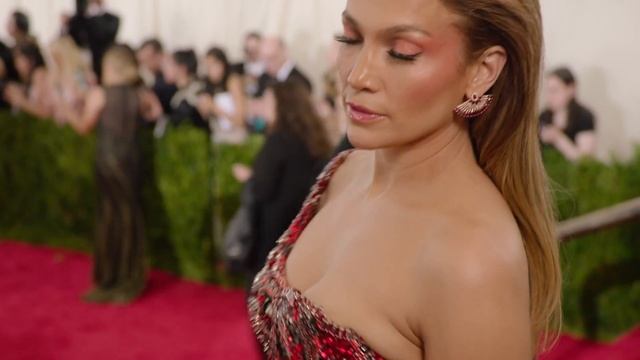 Jennifer Lopez at the Met Gala 2015 | China: Through the Looking Glass смотреть онлайн
