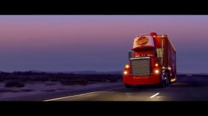 Мак встречает ночных СТРИТРЭЙСЕРОВ. Молния Маквин пропадает ночью"тачки" 2006