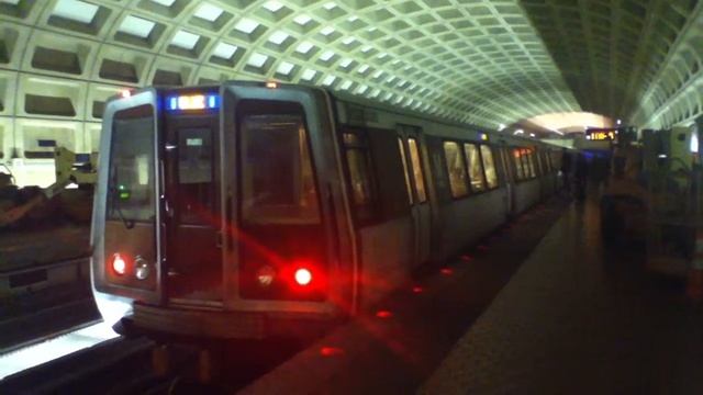 DC Metro (WMATA): Largo Town Center bound Blue line train @ Pentagon City смотреть онлайн