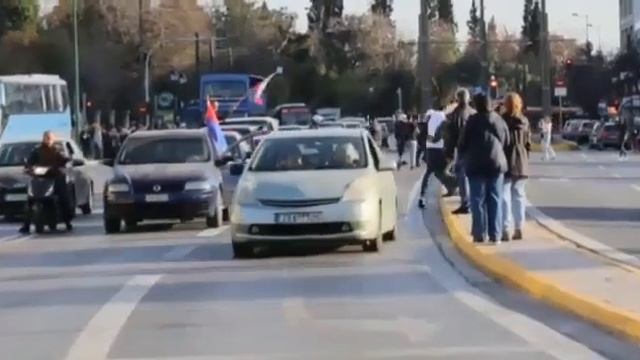 В Афинах во время автопробега в поддержку России проукраинские активисты устроили драку
