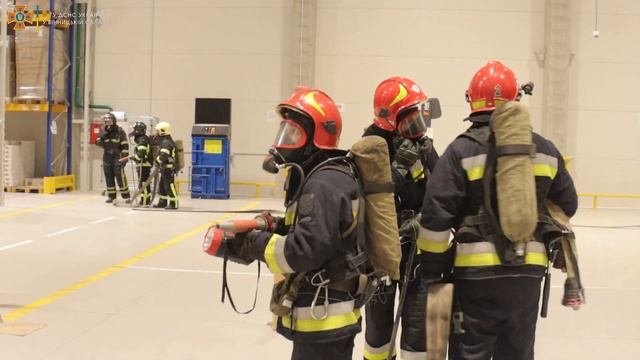 Вінницькі рятувальники ліквідували умовну пожежу на складах ТОВ Логістичний центр "ПЛЮС" смотреть онлайн