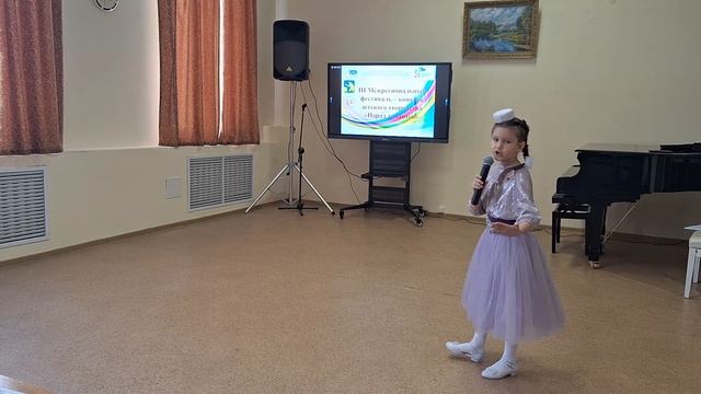 Хабибуллина Зарина-"Гөлләрем ".Музыка Мухтара Минхазева, слова Зульфии Минхазевой. смотреть онлайн