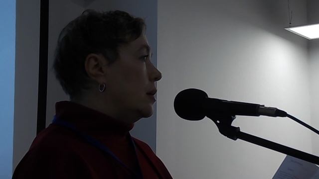 Полина Добролюбова читает ссвои стихи на Белом пятне