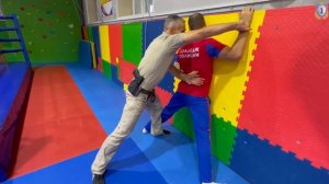 Задержание досмотр у стены