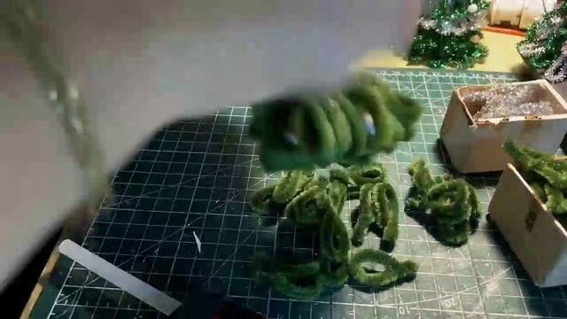 Ёлка из синельной проволки