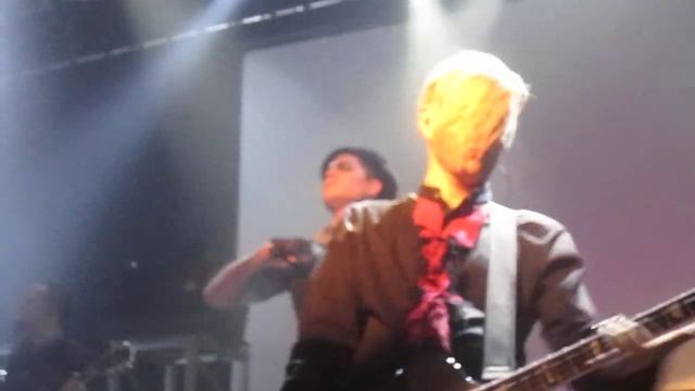 Adam Lambert Band Intro Debaser, Stockholm 110910 смотреть онлайн
