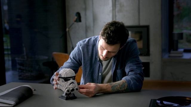 LEGO Star Wars 75276 Stormtrooper Helmet смотреть онлайн