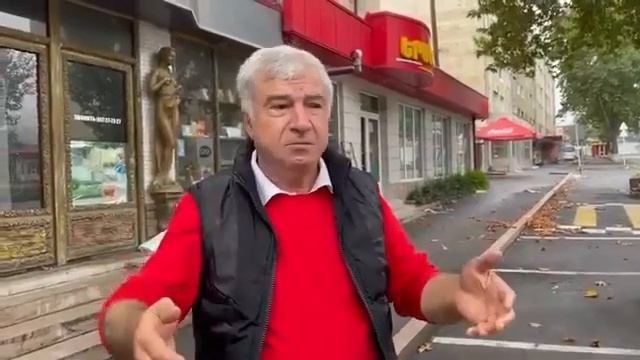 Миша , один из этнических армян, который не покинул свой дом в Ханкенди смотреть онлайн