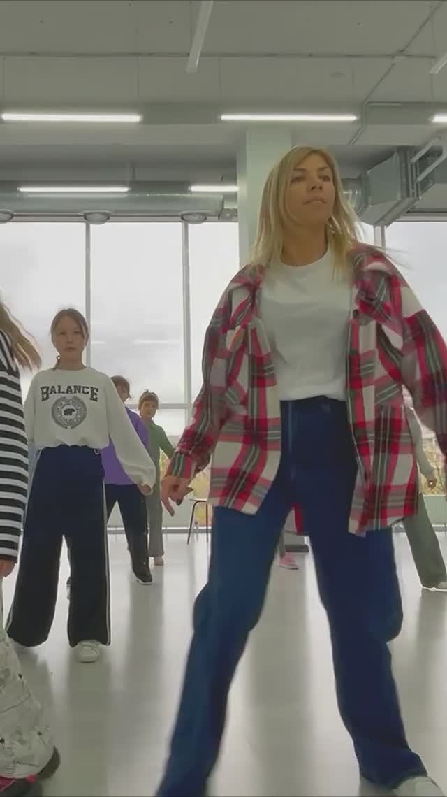 Научи меня танцевать #shorts смотреть онлайн