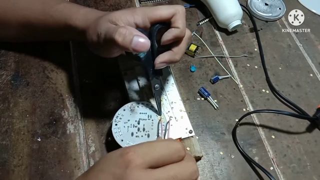 BERUSAHA,TELITI,SABAR SERVIS LAMPU LED AC HORI 23 WATT смотреть онлайн