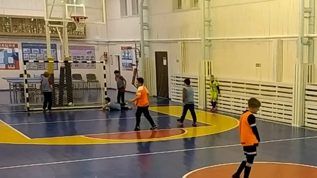 Обзор двадцать шестой игры. Победа 13:8. 5 голов и 2 голевые передачи. Продолж. игры - 40 минут. смотреть онлайн