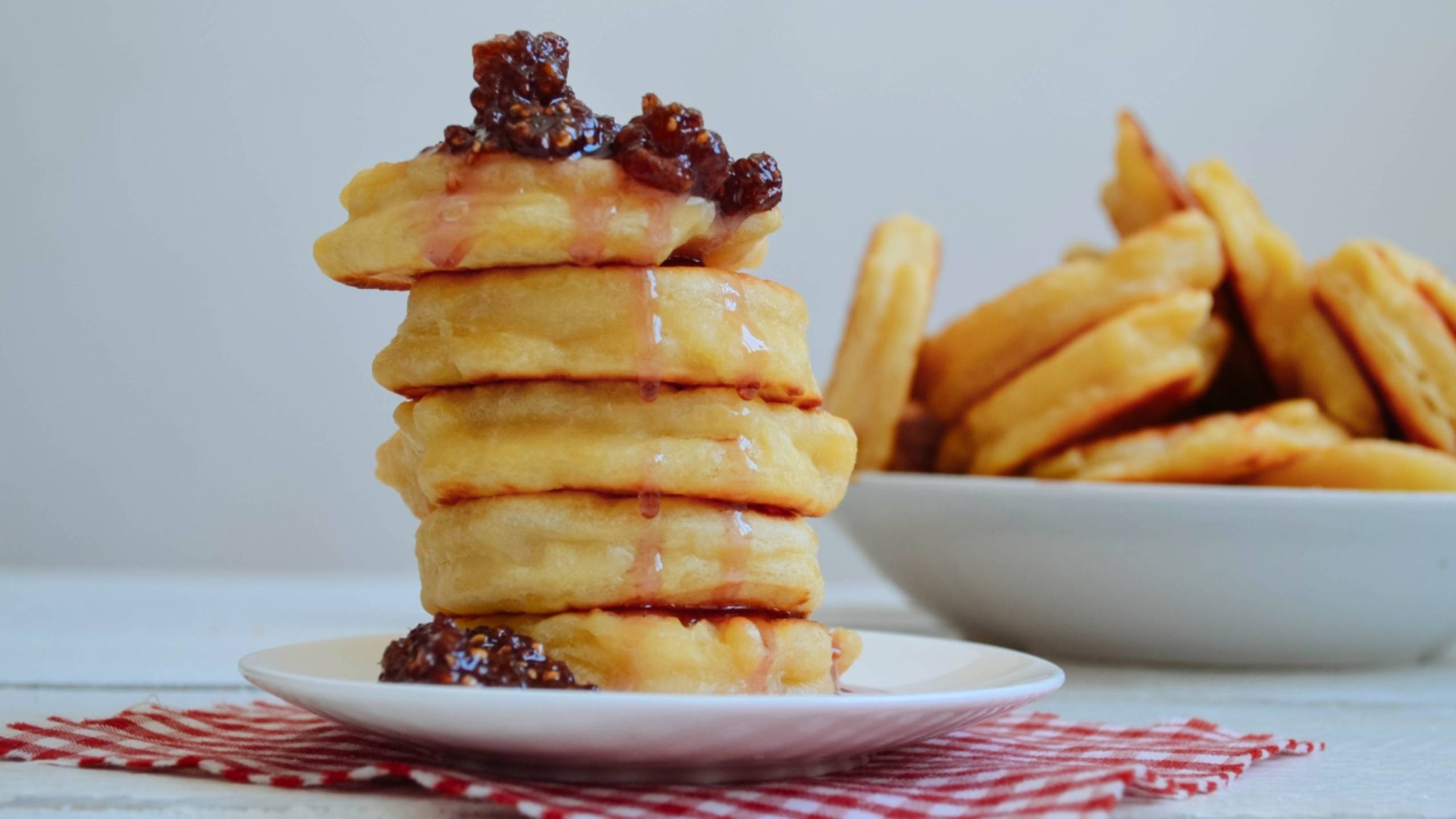 Как приготовить ПЫШНЫЕ ОЛАДЬИ? - оладушки получатся толстыми и воздушными, как ПУХ! смотреть онлайн