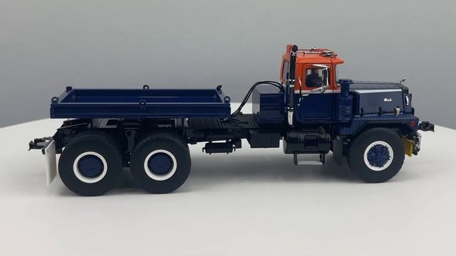 Mack RD800 Tandem Axle Tractor with Ballast Tray - Orange/Blue over Black смотреть онлайн