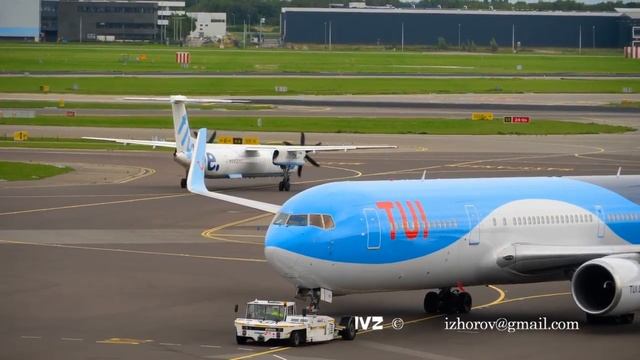 Airplane towing before departure смотреть онлайн