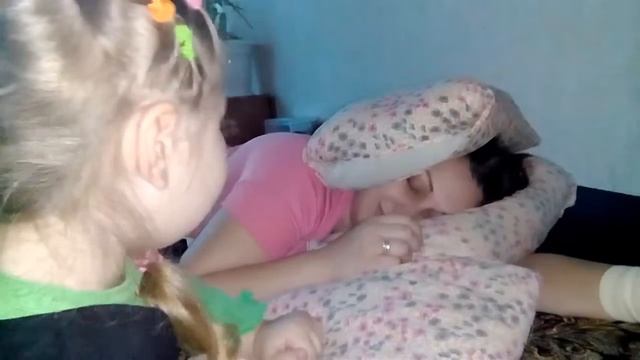 Уложила маму спать. смотреть онлайн