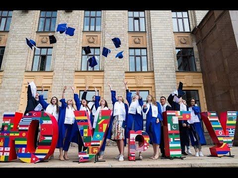 Выпускникам ЮУрГУ вручили дипломы смотреть онлайн