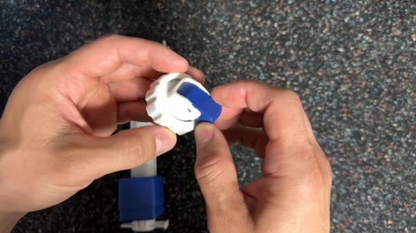 Разборка наполняющего механизма в инсталляции для замены или чистки мембраны