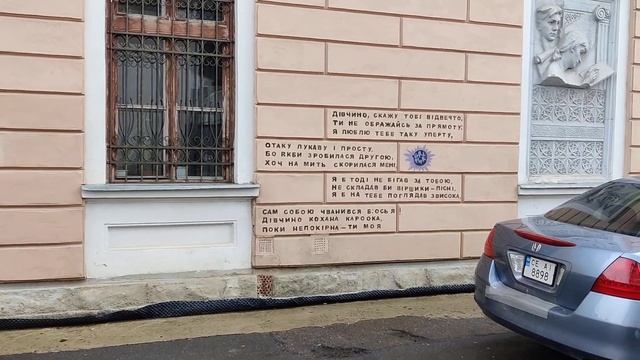 03/04/2022 Черновцы - плохая погода, нет детской молочки. И порой очереди в рестораны на Кобылянско смотреть онлайн