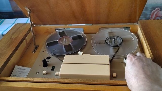 Работа восстановленной магнитолы Миния - 4 с перестроенным блоком УКВ на работу на FM диапазоне.