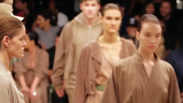 Best Red Carpet & Cat Walk Moments | Keeping Up With The Kardashians смотреть онлайн