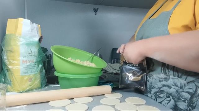 НАУЧУ вас лепить ВКУСНЫЕ ПЕЛЬМЕНИ! Делюсь фирменным рецептом ! Пельмени с картошкой и салом! смотреть онлайн