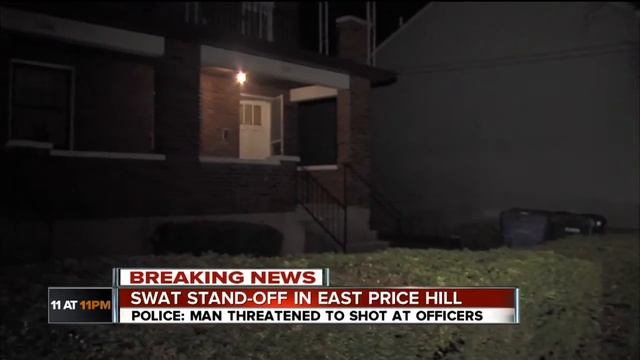 SWAT standoff in East Price Hill смотреть онлайн