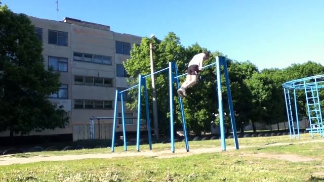 RISE WITH REVOLUTION ON A HORIZONTAL BAR смотреть онлайн