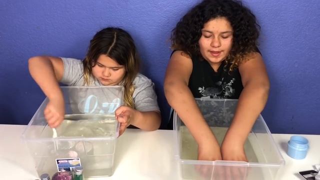 MIXING 700 GRAMS OF PIGMENT INTO 2 GALLONS OF CLEAR SLIME - COLORING GIANT CLEAR SLIMES WITH PIGMEN смотреть онлайн