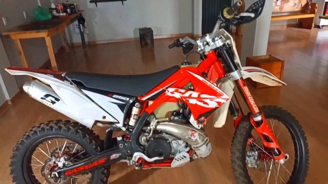 VEJA ISSO ANTES DE COMPRAR UMA MOTO 2 TEMPOS PARA USAR NA TRILHA . смотреть онлайн