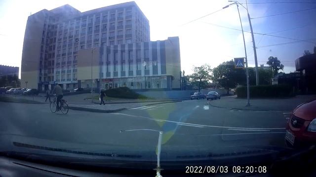 Круги , нервный чел, хотя у меня поворотник включен был специально для его.. смотреть онлайн