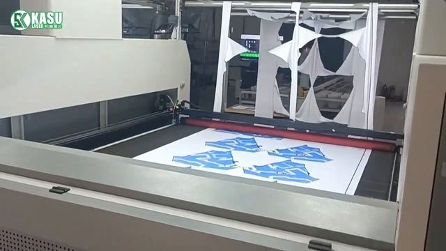 Customized Sportswear Laser Cutting смотреть онлайн