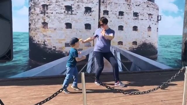 Пара разнокалибеных разбойников из веселой скамейки смотреть онлайн