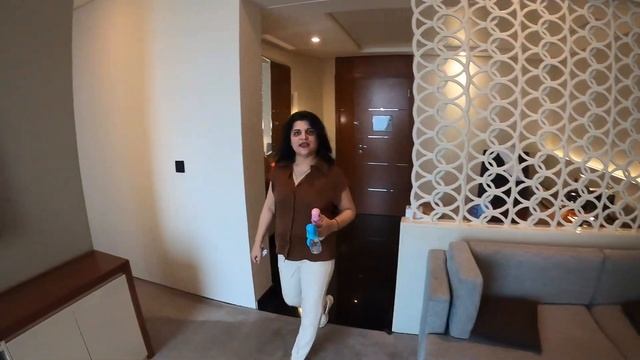 Jumeirah Emirates Towers Hotel | DUBAI TOUR | Burj Khalifa | Astha's Bday | Part 1