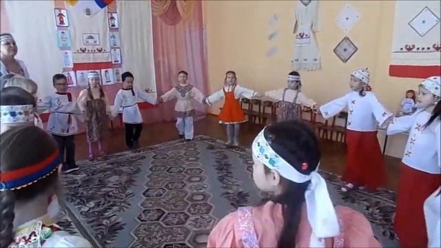 Чăваш ачисен вăййи "Сирĕлĕр!". Шкул умĕнхи "Теремок" ушкăн ачисем выляççĕ смотреть онлайн