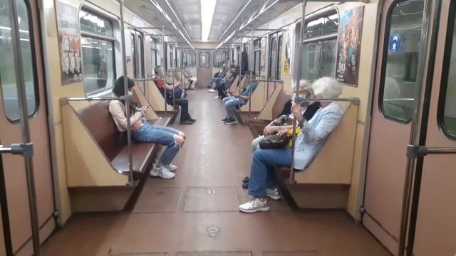 Sofia metro/ Ride on Metrovagonmash 81-717.4/ from Slivnitsa to Konstantin Velichkov смотреть онлайн