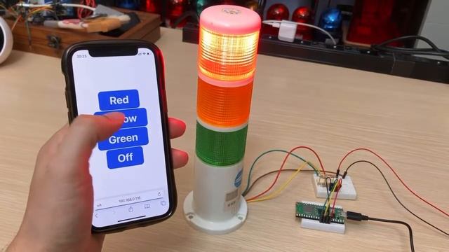 Control a stack light using a Raspberry Pi Pico W смотреть онлайн