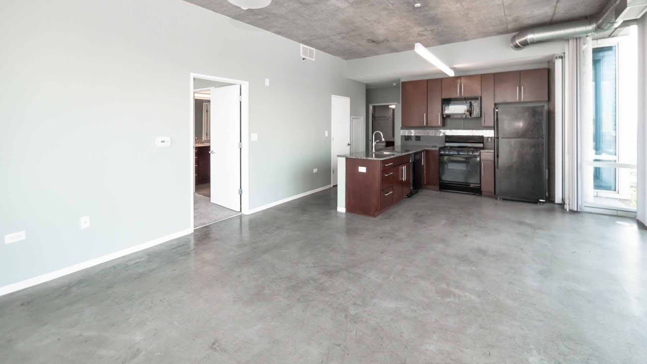 A northeast corner 2-bedroom, 2-bath at the South Loop's 1401 South State смотреть онлайн