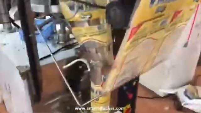 Автоматическая сумка для измерения чашки частицы гранулы Уплотнительная упаковочная машина смотреть онлайн