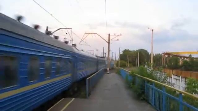 ЧС7-211 с поездом № 70 проследует пл. 196 км смотреть онлайн