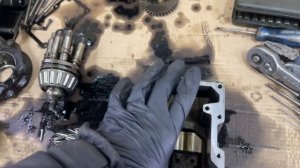 HEUI насос/CATERPILLAR- стружка в топливной системе . Причина !?